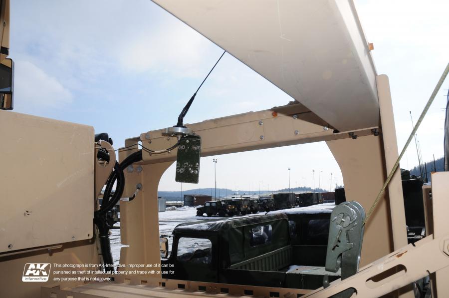 Детали интерьера Oshkosh M-ATV 2009 года  (фото 151 из 676)